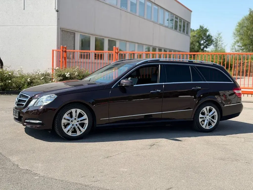 Gebraucht Mercedes E250 204 PS (150 kW) 2012 Violet Kombi