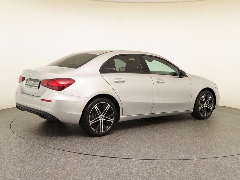 Gebraucht Mercedes A180 Progressive 136 PS (100 kW) 2023 Iridiumsilber metallic Limousine