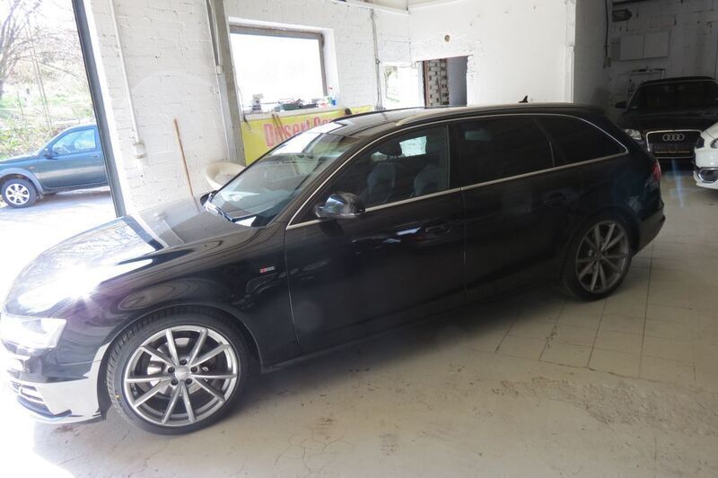 Schwarz Gebraucht 2015 Audi A4 S-Line Kombi | 10.900 € (Fairer Preis) - Bild 1/4