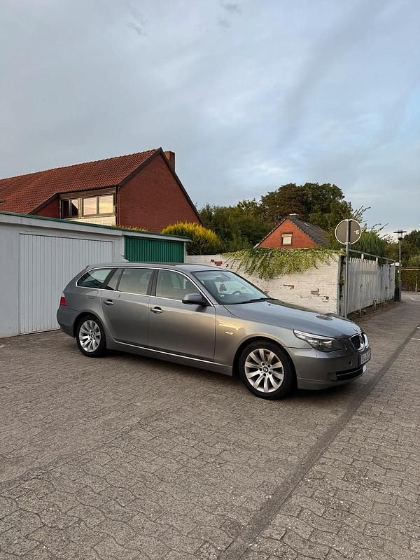 Grau Gebraucht 2009 BMW 520 Kombi | 4.500 € (Guter Preis) - Bild 1/4