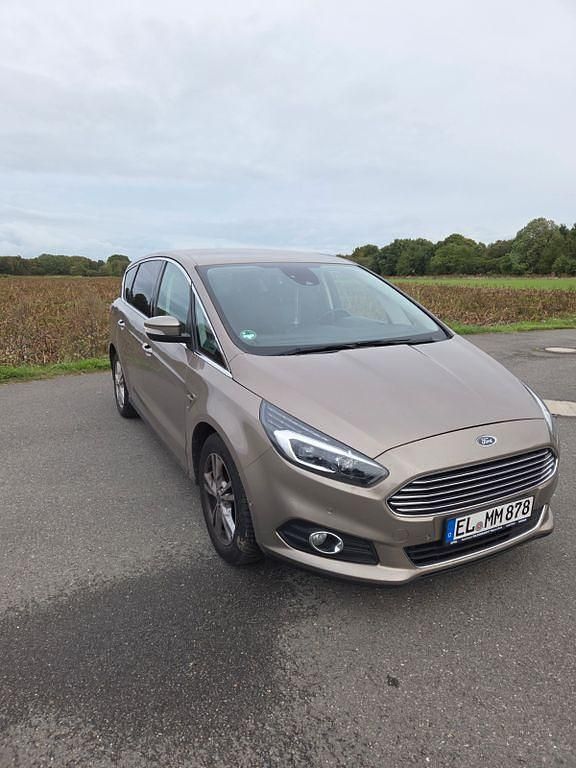 Grau Gebraucht 2018 Ford S-MAX Titanium Van / Kleinbus | 15.500 € (Superpreis) - Bild 1/4