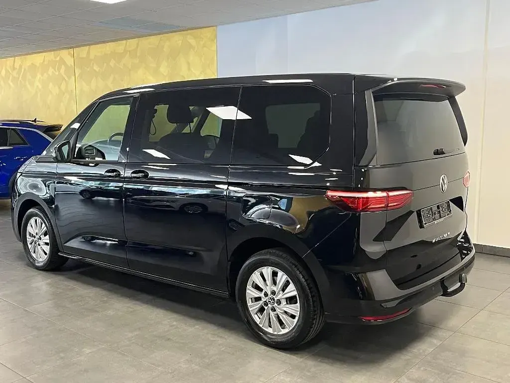 Gebraucht VW Multivan Basis 150 PS (110 kW) 2024 Schwarz Van / Kleinbus