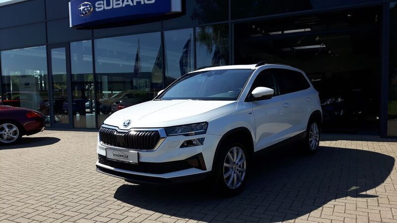 Bila moon/moon white Gebraucht 2023 Skoda Karoq Tour SUV | 31.990 € (Fairer Preis) - Bild 1/4