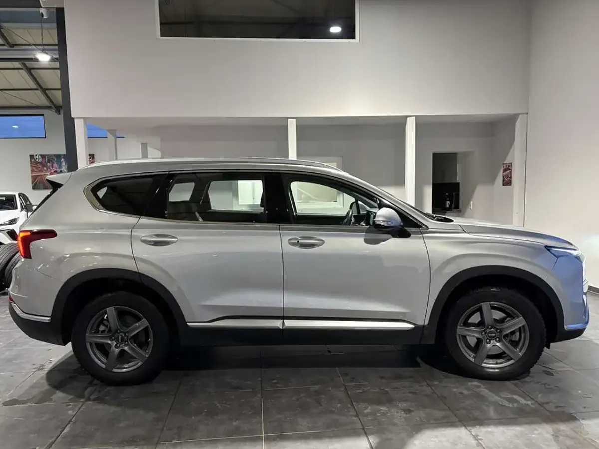 Gebraucht Hyundai Santa Fe Trend 193 PS (141 kW) 2023 Typhoon silver SUV
