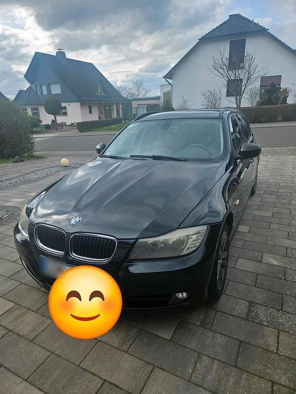 Gebraucht BMW 320 163 PS (119 kW) 2012 Schwarz Kombi