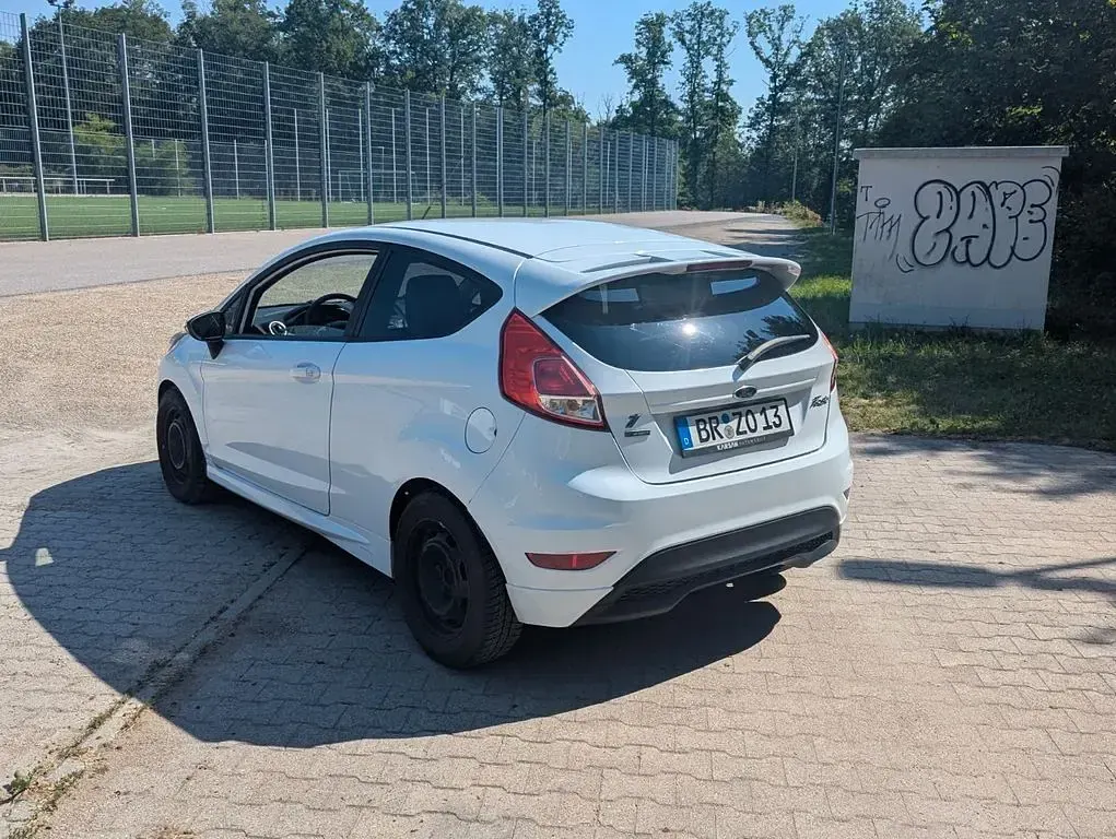 Gebraucht Ford Fiesta SYNC Edition 101 PS (74 kW) 2014 Weiß Kleinwagen