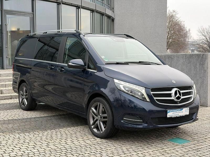Gebraucht Mercedes V250 Avantgarde 190 PS (139 kW) 2019 Blau Van / Kleinbus