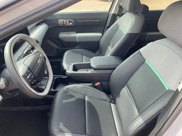 Neu Kia EV4 Earth 150 kW (204 PS) 2026 Grau Limousine