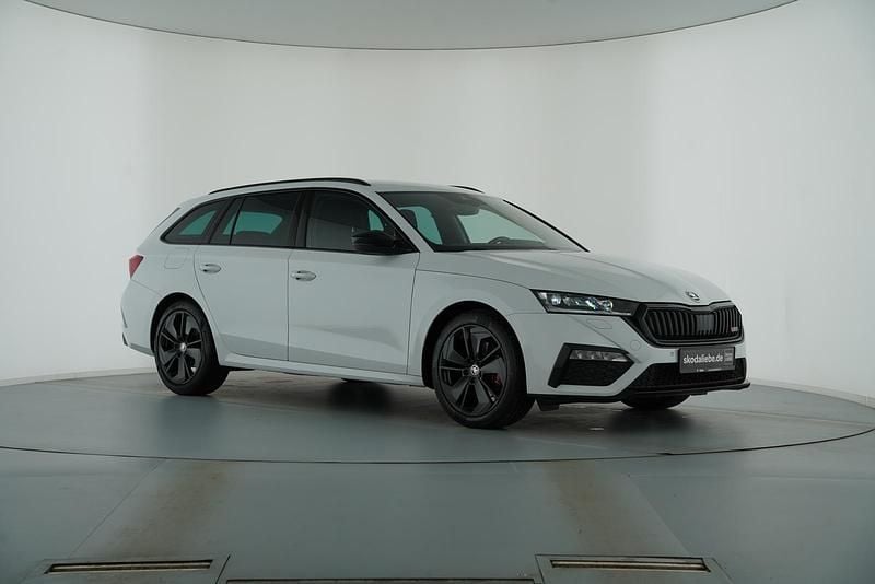 Gebraucht Skoda Octavia RS 200 PS (147 kW) 2024 Moonweiss metallic Kombi