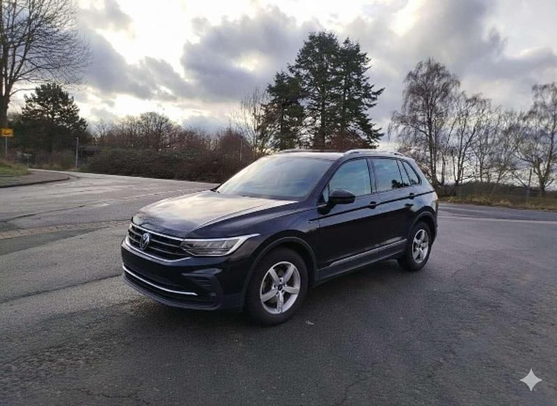 Schwarz Gebraucht 2022 VW Tiguan Active SUV | 25.999 € (Fairer Preis) - Bild 1/4