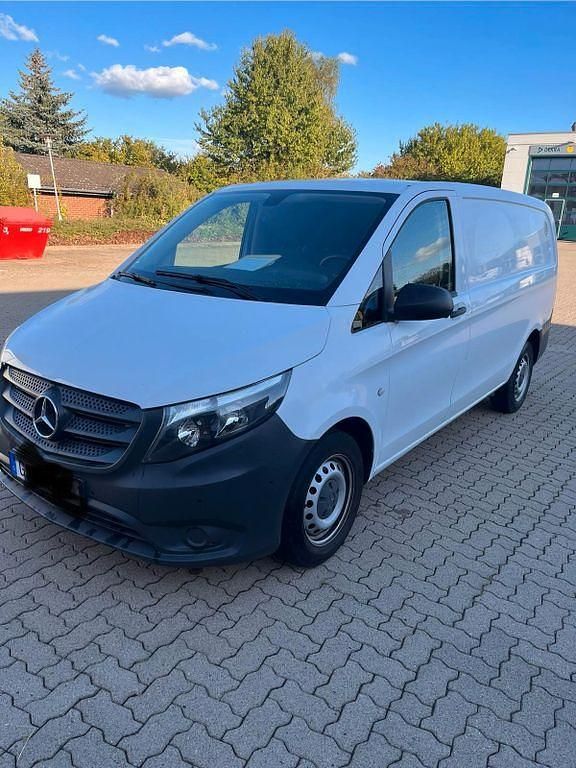 Weiß Gebraucht 2017 Mercedes Vito Van / Kleinbus | 13.900 € (Etwas zu teuer) - Bild 1/4