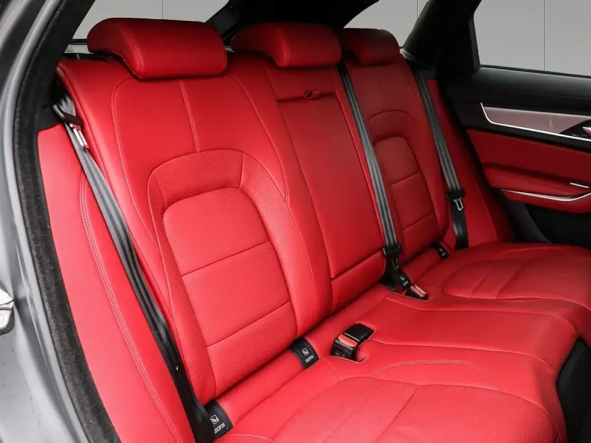 Second-hand Jaguar F-Pace R-Dynamic 304 CP (223 kW) 2022 Negru SUV