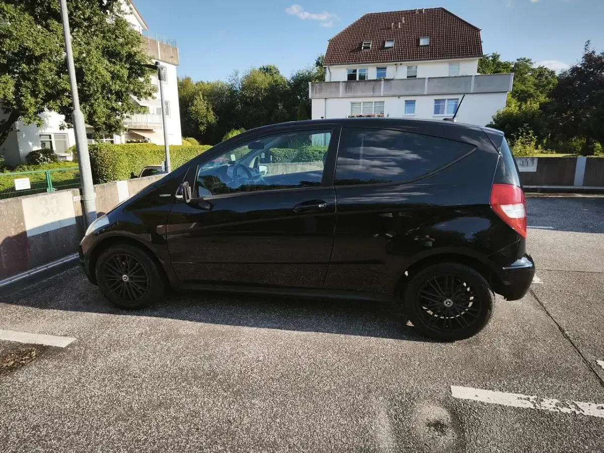 Gebraucht Mercedes A180 116 PS (85 kW) 2010 Schwarz Kleinwagen