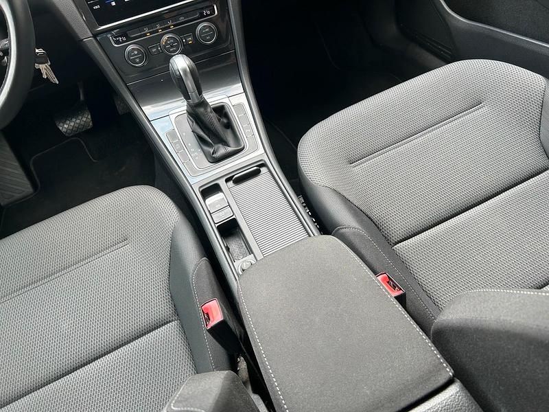 Gebraucht VW Golf VII R-line 115 PS (84 kW) 2017 Gold Kleinwagen