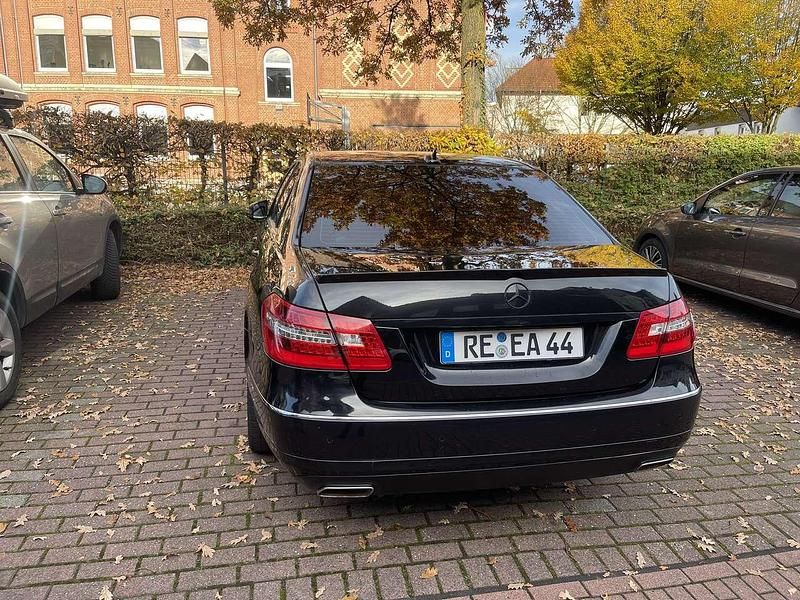 Gebraucht Mercedes E200 Avantgarde 136 PS (100 kW) 2011 Limousine