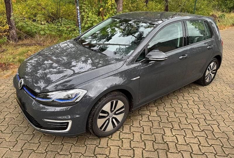 Grau Gebraucht 2020 VW e-Golf Kleinwagen | 12.999 € (Guter Preis) - Bild 1/4