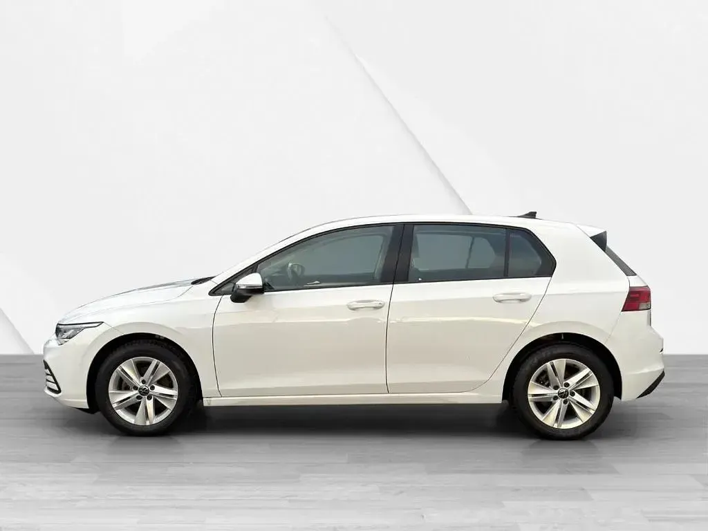 Gebraucht VW Golf VIII Life 131 PS (96 kW) 2024 Weiß Limousine