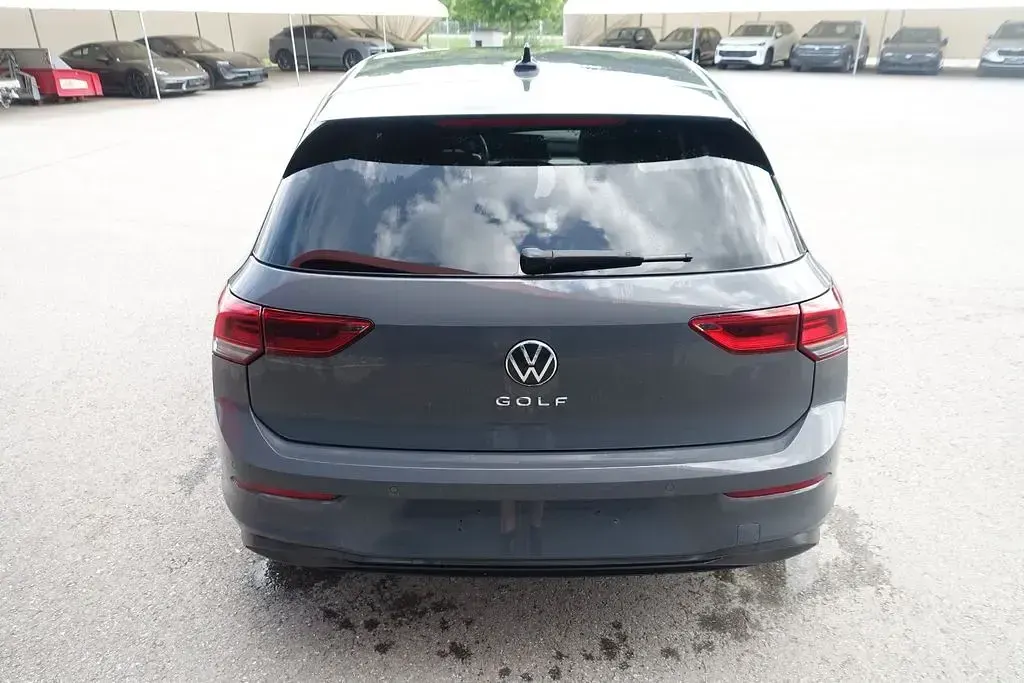 Second-hand VW Golf VIII Life 131 CP (96 kW) 2023 Gri Berlinǎ