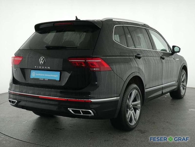 Gebraucht VW Tiguan Allspace R-line 150 PS (110 kW) 2023 Deep black perleffekt SUV