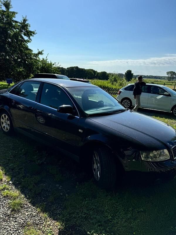 Blau Gebraucht 2002 Audi A4 Limousine | 1.000 € (Superpreis) - Bild 1/4