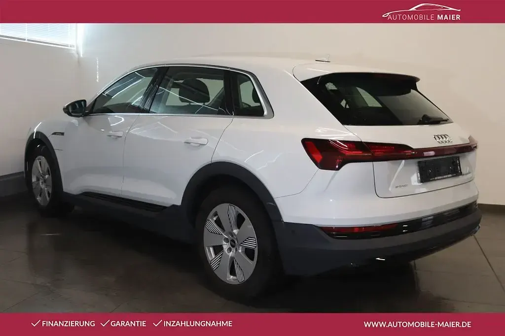 Gebraucht Audi e-tron Sport 300 kW (408 PS) 2023 Gletscherweiã metallic SUV