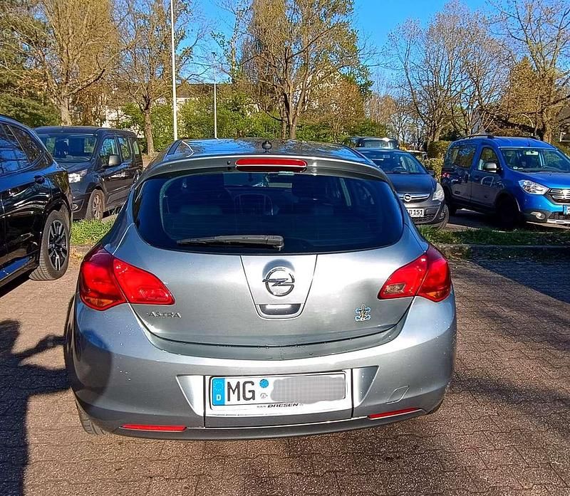 Gebraucht 2011 Opel Astra Limousine | 6.800 € (Fairer Preis) - Bild 1/4