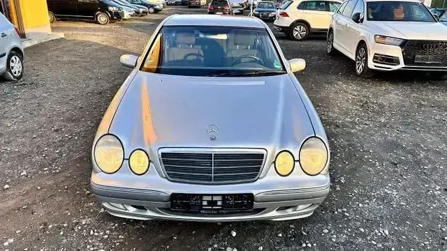 Gebraucht Mercedes E240 Elegance 170 PS (125 kW) 2000 Silber Limousine