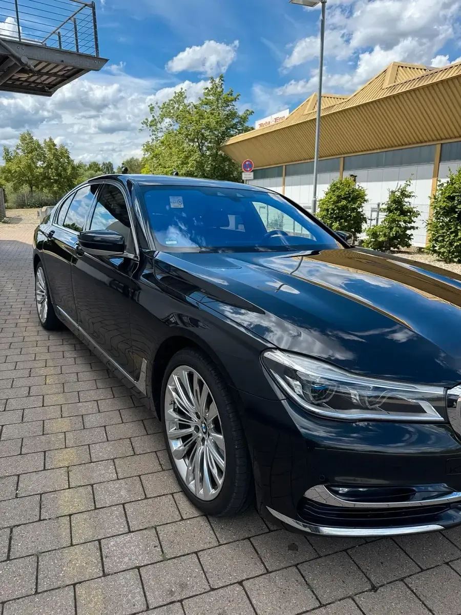 Gebraucht BMW 750 448 PS (329 kW) 2015 Schwarz Limousine