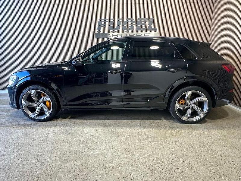 Gebraucht Audi e-tron Ambiente 369 kW (503 PS) 2022 Mythosschwarz metallic SUV