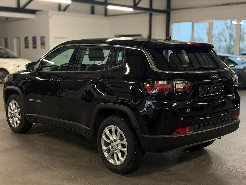 Gebraucht Jeep Compass Altitude 131 PS (96 kW) 2024 Black clear coat SUV