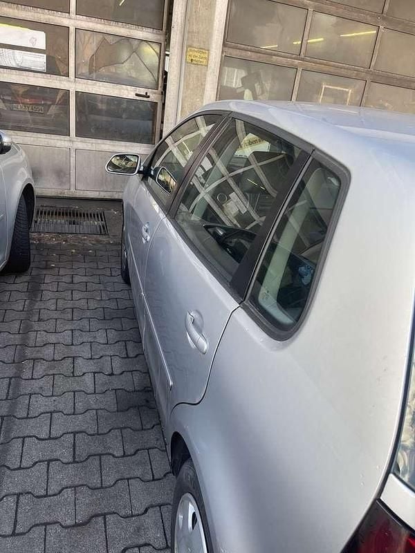 Second-hand VW Polo Comfortline 75 CP (55 kW) 2005 Gri Hatchback