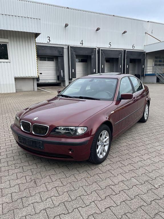 Rot Gebraucht 2004 BMW 320 Limousine | 2.990 € (Superpreis) - Bild 1/4