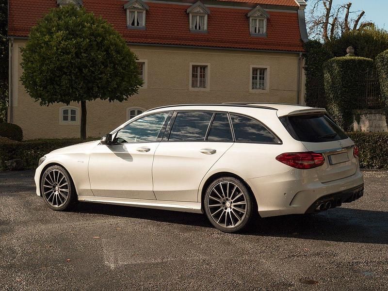 Weiß Gebraucht 2018 Mercedes C43 AMG AMG Kombi | 31.900 € (Guter Preis) - Bild 1/4