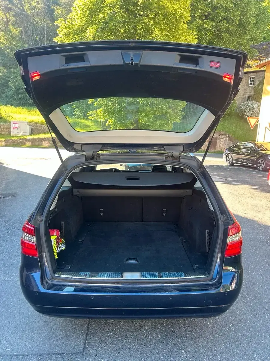 Gebraucht Mercedes E250 204 PS (150 kW) 2012 Blau Kombi