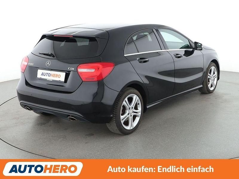 Gebraucht Mercedes A180 Urban 109 PS (80 kW) 2014 Schwarz Limousine