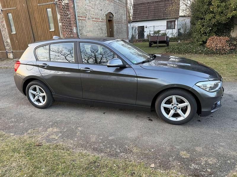 Gebraucht BMW 116 Advantage 116 PS (85 kW) 2016 Mineralgrau metallic Kleinwagen