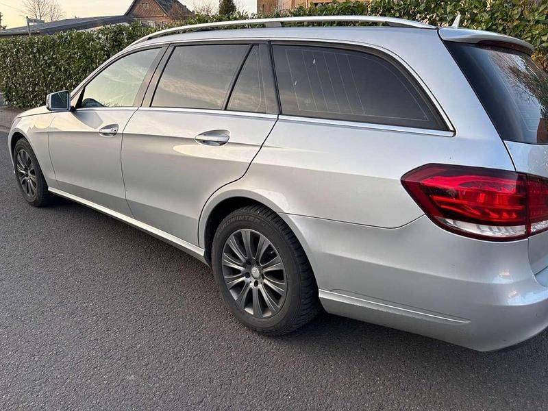 Gebraucht Mercedes E250 204 PS (150 kW) 2014 Silber Kombi