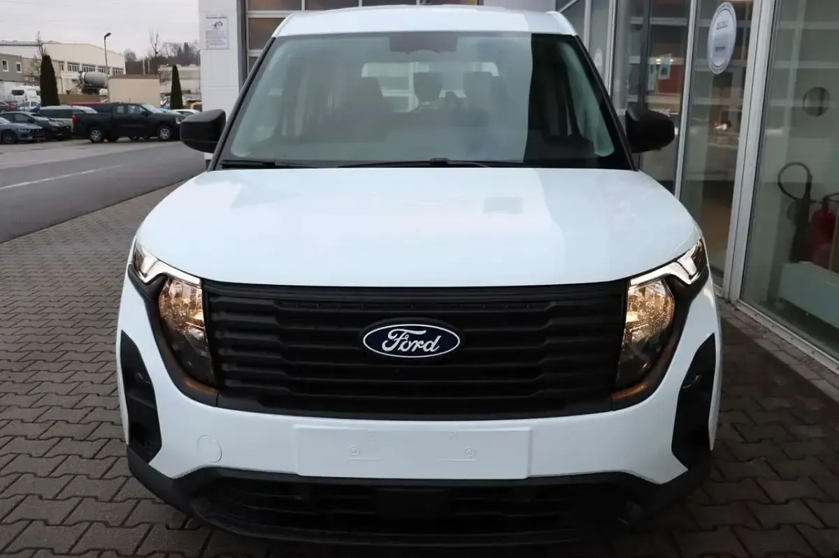 Neu Ford Tourneo Courier 125 PS (91 kW) 2026 Frozen white Van / Kleinbus