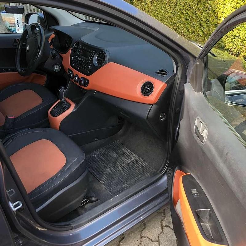 Gebraucht Hyundai i10 Trend 67 PS (49 kW) 2016 Grau Kleinwagen