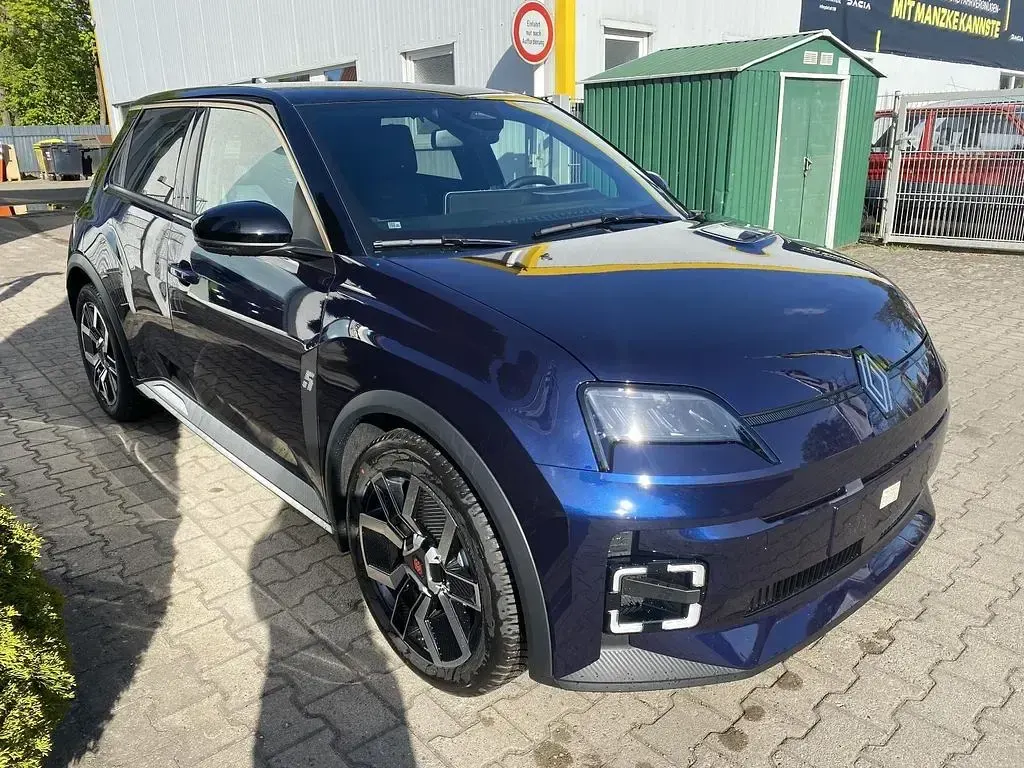 Neu Renault 5 E-Tech Komfort 77 kW (106 PS) 2026 Nachtblau metallic, black pea Limousine