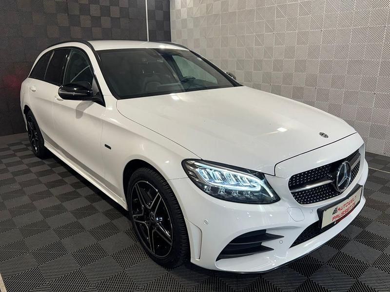 Weiß Gebraucht 2020 Mercedes C300e AMG line Limousine | 27.370 € (Fairer Preis) - Bild 1/4