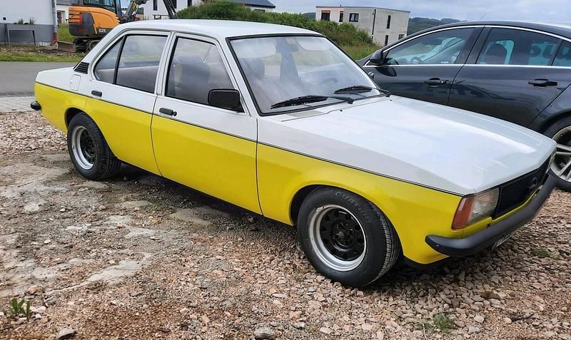 Gelb Gebraucht 1979 Opel Ascona Limousine | 6.999 € - Bild 1/4