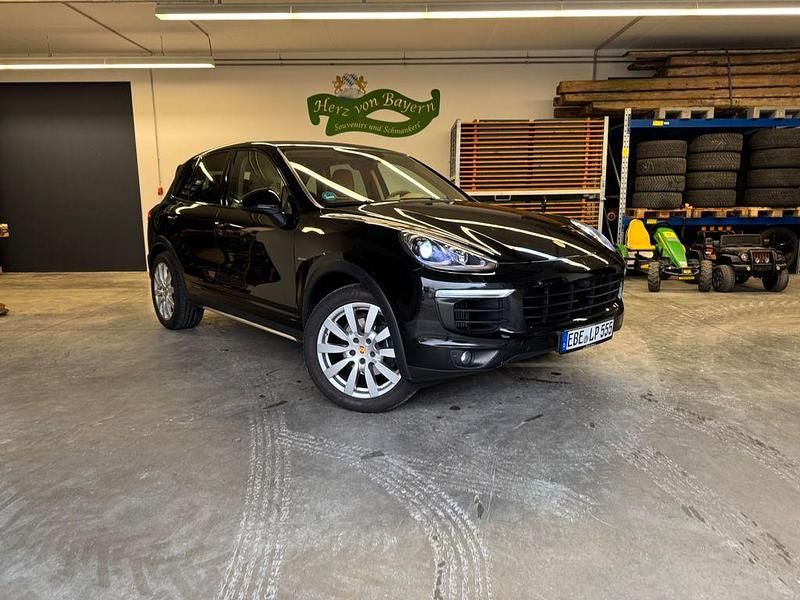 Schwarz Gebraucht 2016 Porsche Cayenne Platinum Edition SUV | 33.500 € (Fairer Preis) - Bild 1/4