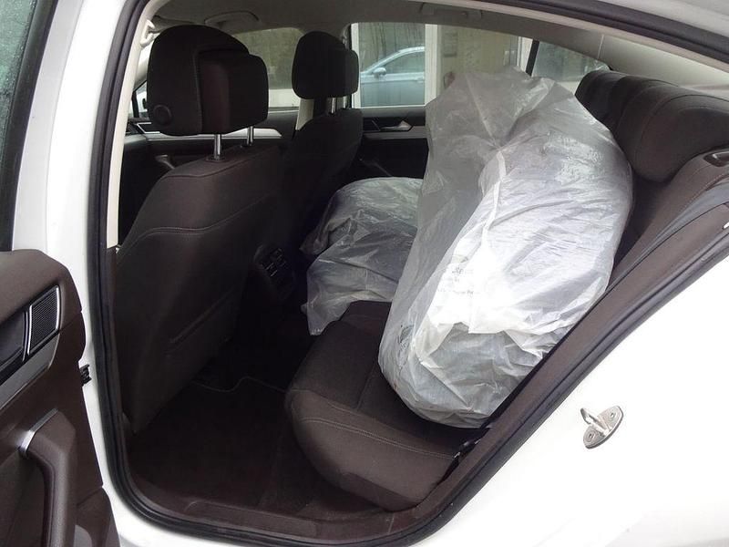 Gebraucht VW Passat Comfortline 125 PS (91 kW) 2016 Weiß Limousine