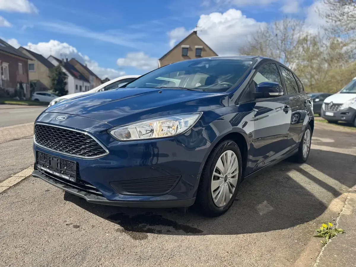 Gebraucht Ford Focus 101 PS (74 kW) 2015 Blau Limousine