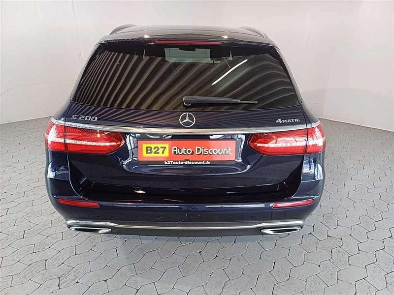 Gebraucht Mercedes E200 Avantgarde 197 PS (144 kW) 2020 Cavansitblau metallic Kombi