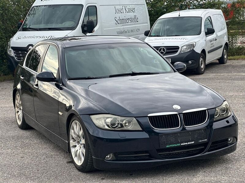 Monacoblau metallic Gebraucht 2005 BMW 325 Sport Line Limousine | 5.800 € (Superpreis) - Bild 1/4