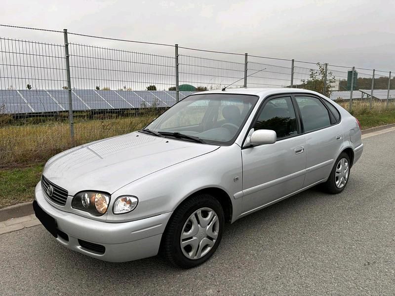 Silber Gebraucht 2000 Toyota Corolla Limousine | 1.850 € (Fairer Preis) - Bild 1/4