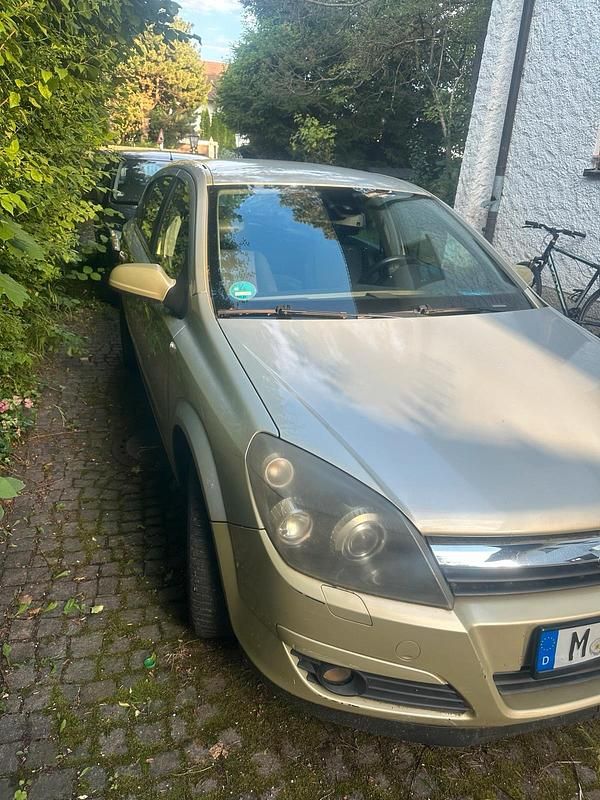 Gelb Gebraucht 2004 Opel Astra Kombi | 550 € (Superpreis) - Bild 1/3