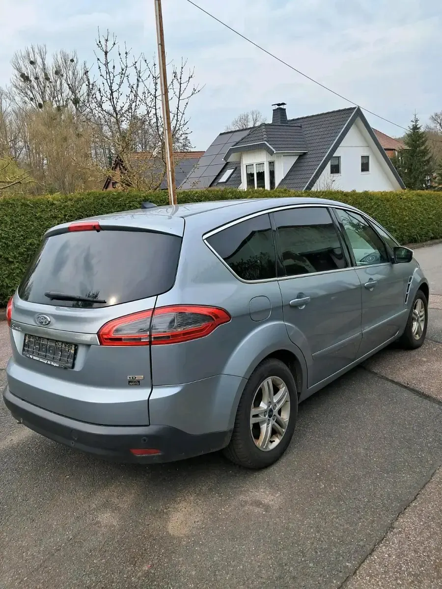 Gebraucht Ford S-MAX Titanium 140 PS (102 kW) 2010 Grau Van / Kleinbus